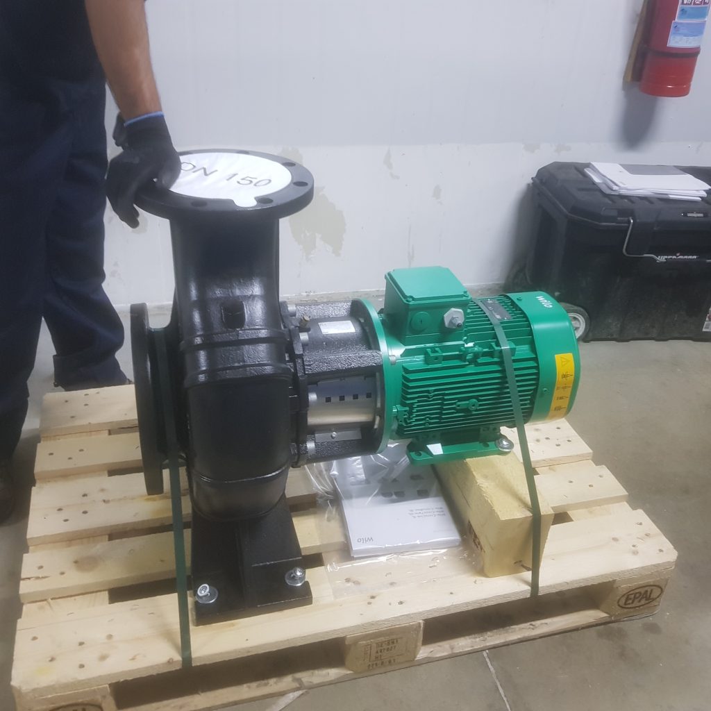 Suministramos. Bombas certificadas UL/FM, Wilo y HyH de fabricación nacional. Tablero de control. Válvulas. Monitores. Estanques de agua.