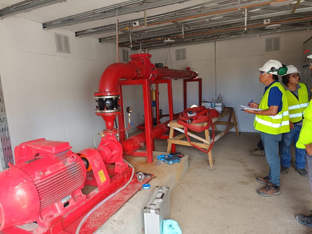 En nuestra empresa, nos especializamos en brindar asesorías y auditorías de alta calidad para proyectos de construcción. Ofrecemos servicios de asesoría integral para la construcción de nuevos proyectos, asegurando que cada etapa del desarrollo se realice conforme a las mejores prácticas y estándares de la industria. Además, realizamos auditorías exhaustivas de instalaciones existentes para identificar oportunidades de mejora y garantizar su cumplimiento normativo. También nos encargamos de la construcción de bases sólidas para procesos de licitación, facilitando la selección de propuestas más adecuadas y competitivas. Nuestro compromiso es ofrecer soluciones eficaces y personalizadas a cada cliente.